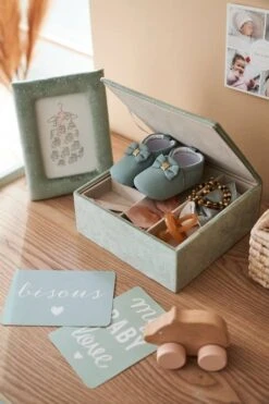 Coffret Cadeau Cadre + Boite à Compartiments En Velours Vert - Vertbaudet 12 Coffret Cadeau Cadre + Boite à Compartiments En Velours Vert - Vertbaudet -Enfants Meubles Magasin coffret cadeau cadre boite a compartiments en velours 4