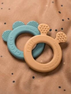 Doudou Plat Attache Sucette - DONE BY DEER Moutarde - Done By Deer -Enfants Meubles Magasin doudou plat attache sucette done by deer 3