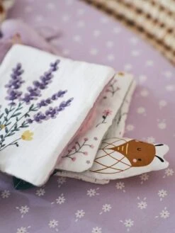 Livre D'activités En Gaze De Coton DOUCE PROVENCE Violet - Douce Provence - Vertbaudet 10 Livre D'activités En Gaze De Coton DOUCE PROVENCE Violet - Douce Provence - Vertbaudet -Enfants Meubles Magasin livre dactivites en gaze de coton douce provence 2